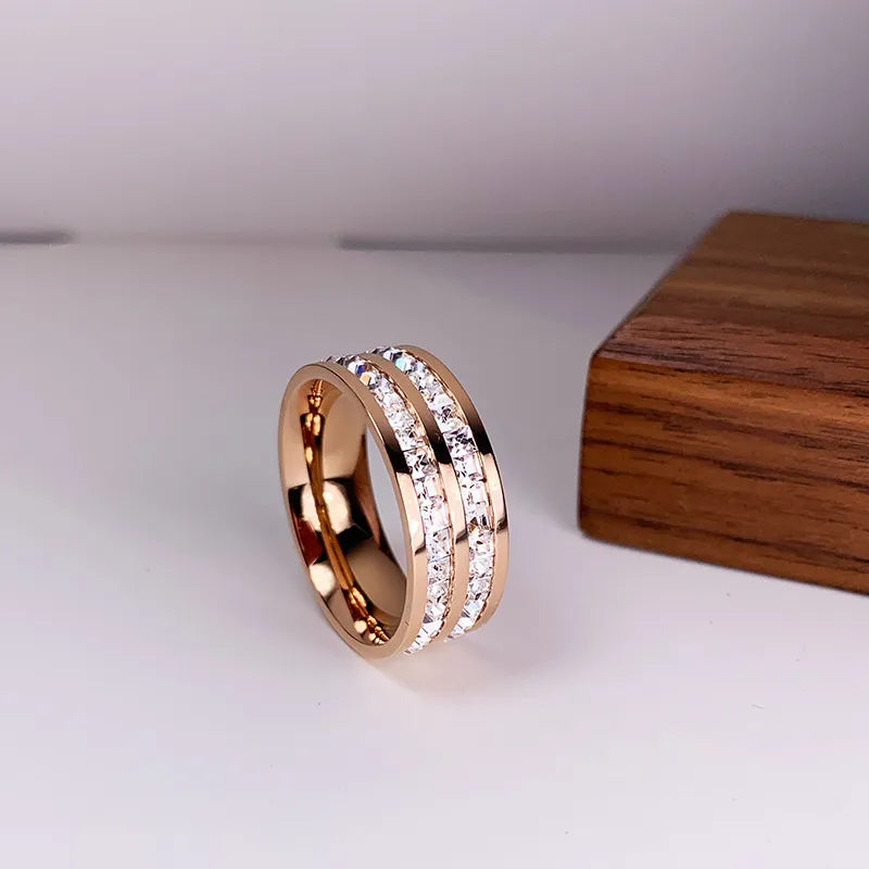 Revere | Dobbelt design – Elegant ring med glitrende zirkonia
